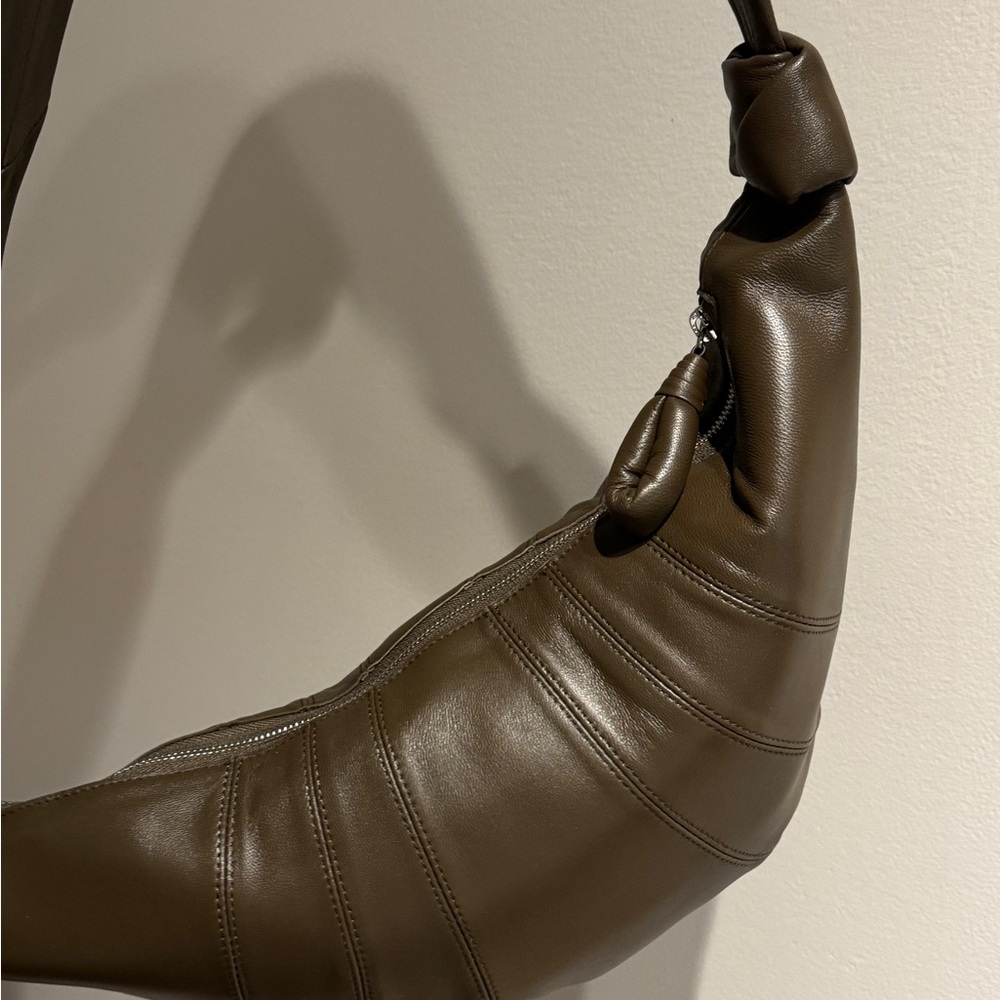 Lemaire Croissant Leather Bag in soft lambskin - Picture 15 of 15